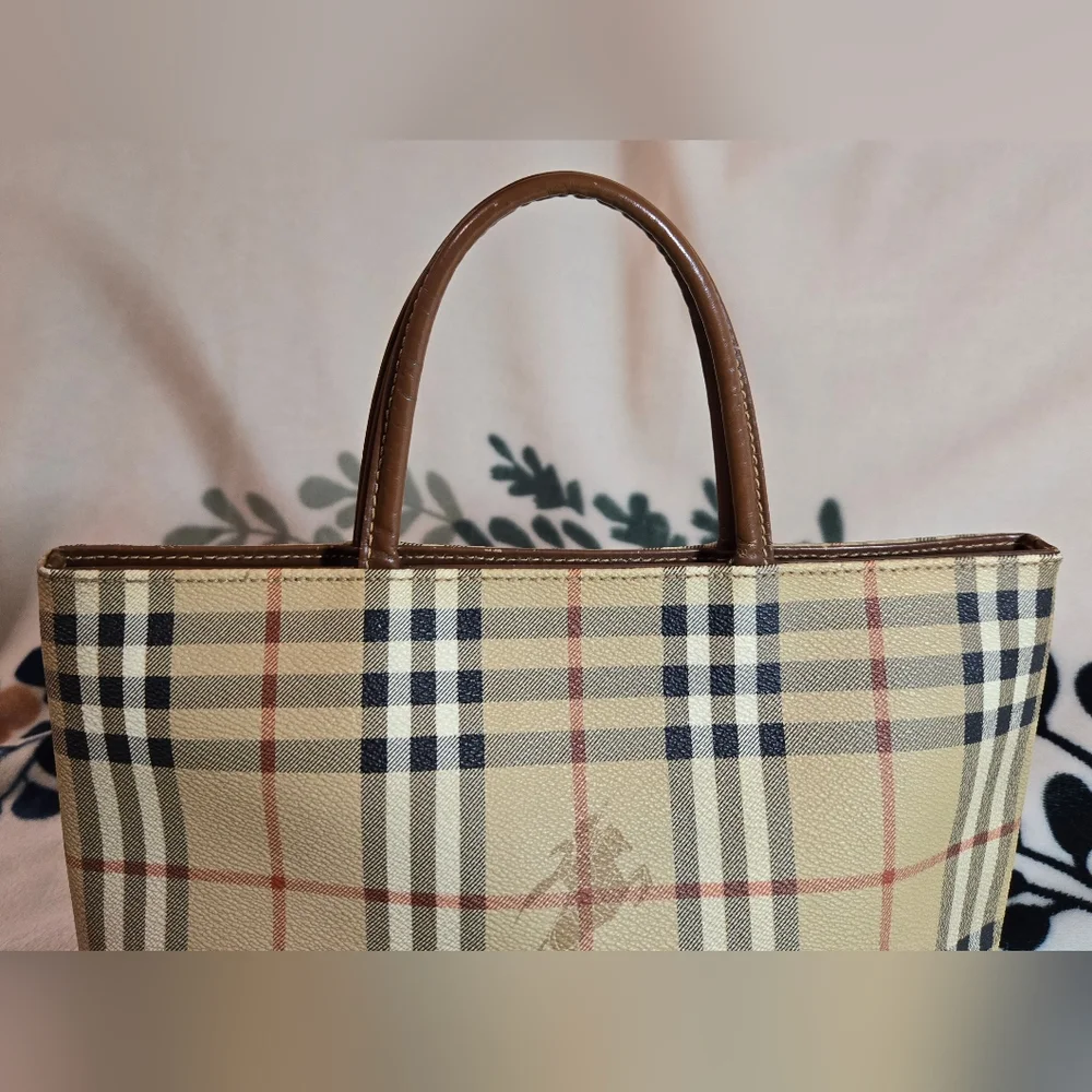 💯 Authentic Burberry Haymarket Check Pattern Tote - Picture 9 of 15